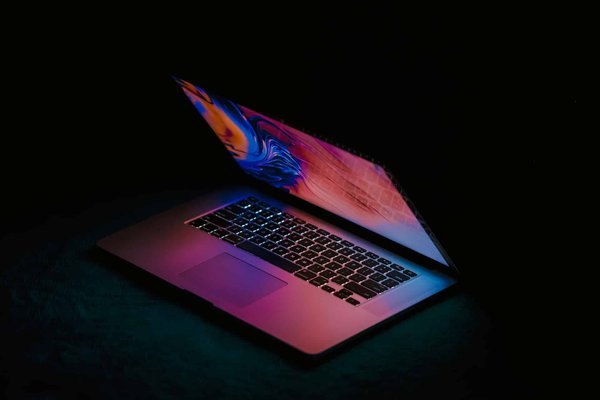 Quelles étapes suivre pour remplacer la batterie d'un MacBook Air en toute sécurité?